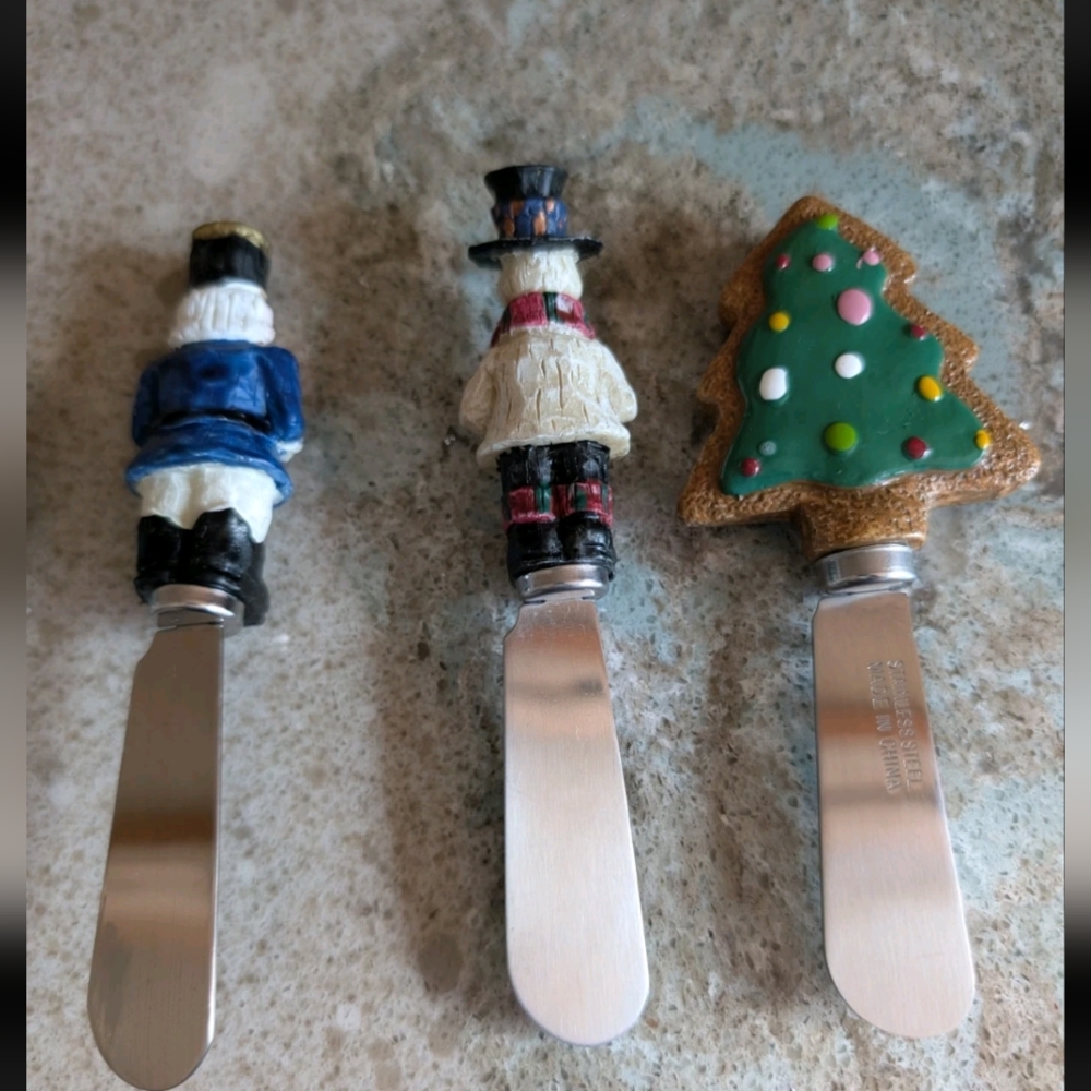 Lot of 7 Misc Cheese Butter Knives Spreaders Christmas Tree Snowman Reindeer SC - Picture 6 of 8